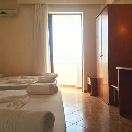 Paradise Отель Лукове
