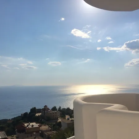 Paradise Отель Лукове