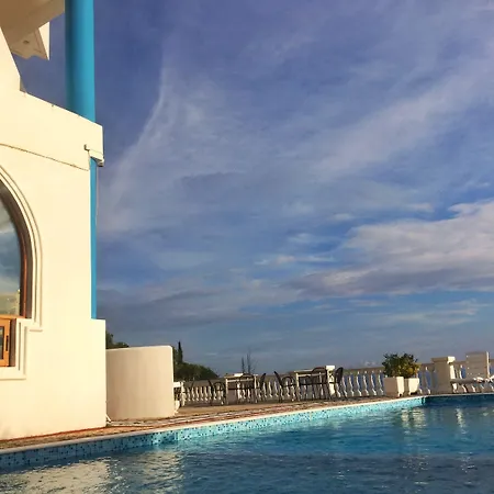 Paradise 4*