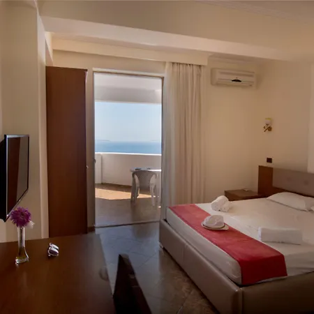 Paradise Отель Лукове