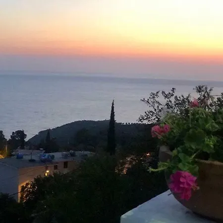 Отель Paradise Лукове
