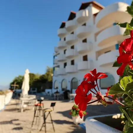 Paradise Hotel Lukovë