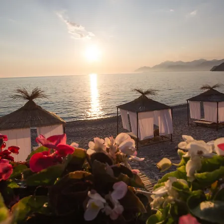 Paradise Lukova Hotel Hotel