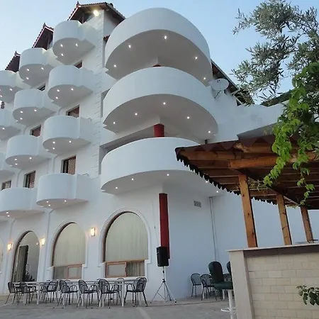 Paradise Hotel 4*