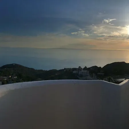Paradise Hotel 4*